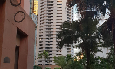 For rent 3 bedrooms condo in Khlong Toei, Bangkok