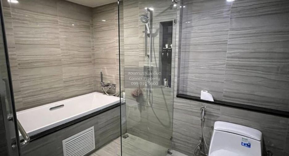 For rent 3 bedrooms condo in Pathum Wan, Bangkok