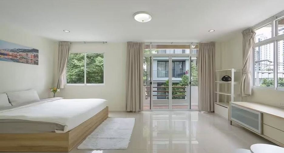Haus zur Miete mit 5 Zimmer in Watthana, Bangkok