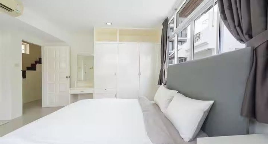 Haus zur Miete mit 5 Zimmer in Watthana, Bangkok