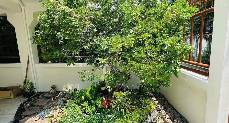 Haus zur Miete mit 5 Zimmer in Watthana, Bangkok