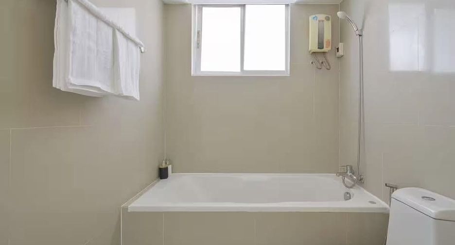Haus zur Miete mit 5 Zimmer in Watthana, Bangkok