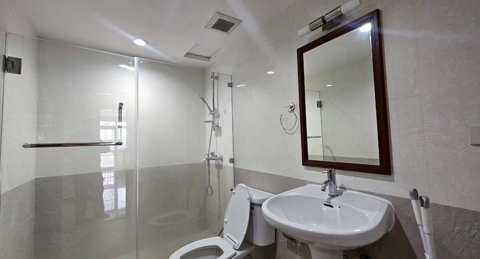 For rent 3 ベッドルーム condo in Watthana, Bangkok