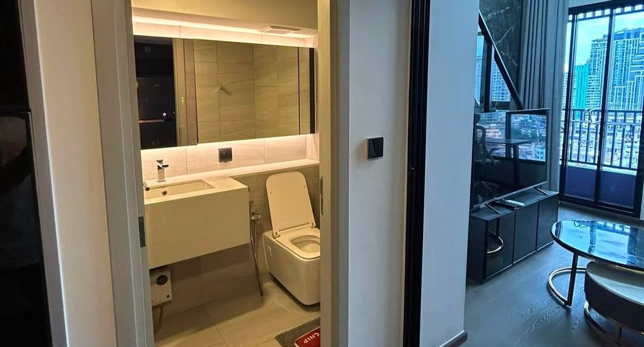 For rent 1 bed condo in Bang Rak, Bangkok