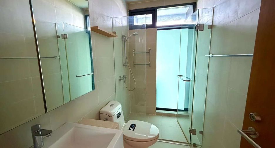 Condo en alquiler de 3 habitaciones en Yan Nawa, Bangkok
