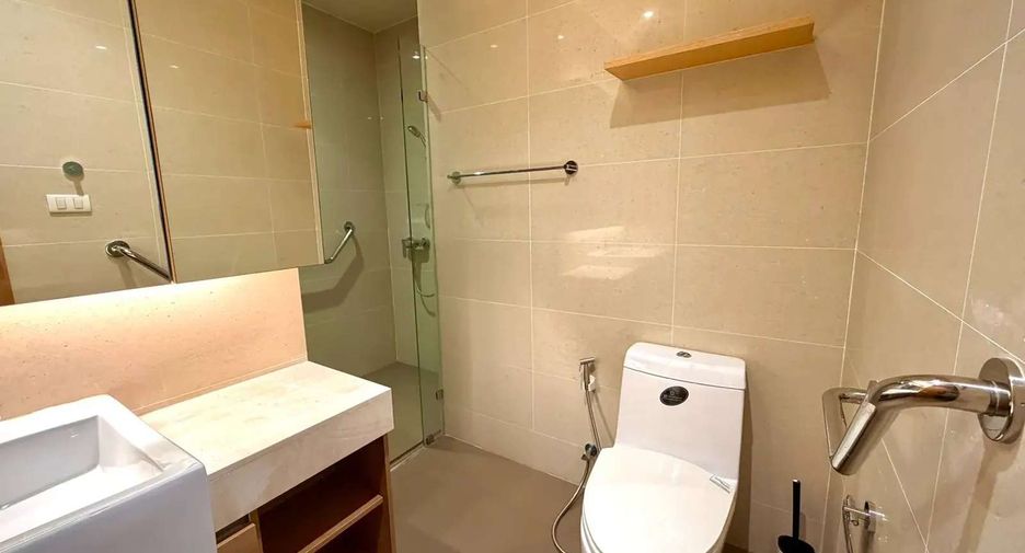 Condo en alquiler de 3 habitaciones en Yan Nawa, Bangkok