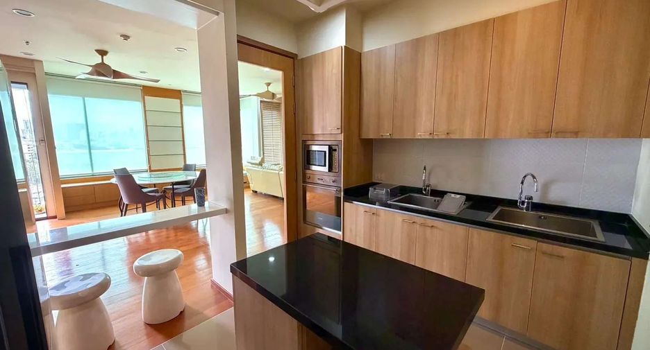 Condo en alquiler de 3 habitaciones en Yan Nawa, Bangkok