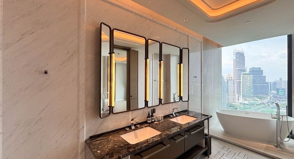 À louer et à vendre 3 chambres condo à Sathon, Bangkok