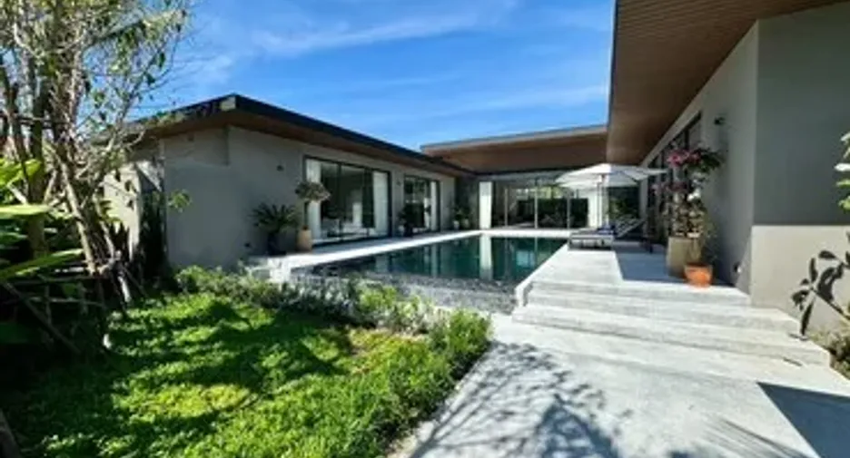 For rent 4 bedrooms villa in Mueang Phuket, Phuket