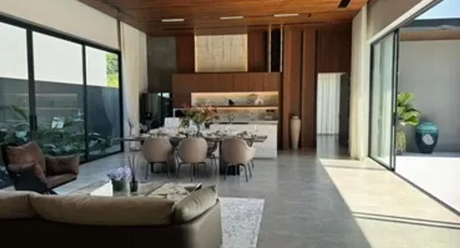 For rent 4 bedrooms villa in Mueang Phuket, Phuket
