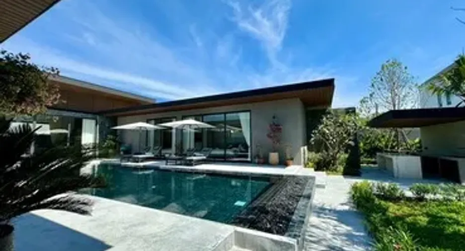 For rent 4 bedrooms villa in Mueang Phuket, Phuket