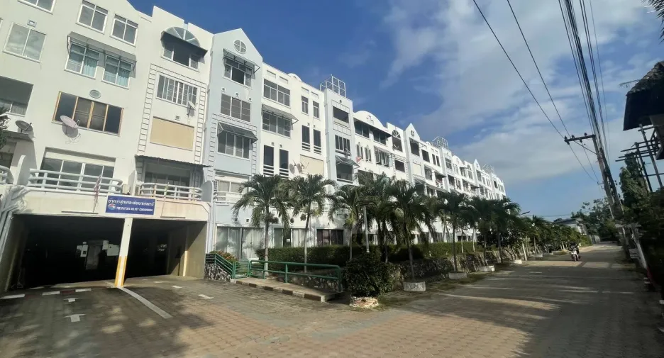 For sale 1 bed condo in Bang Lamung, Chonburi