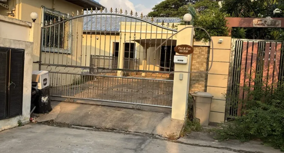 For sale 5 bedrooms villa in Bang Lamung, Chonburi