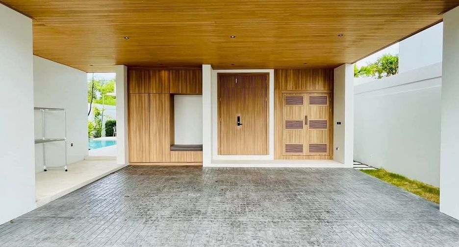 For rent 4 bedrooms villa in Mueang Phuket, Phuket