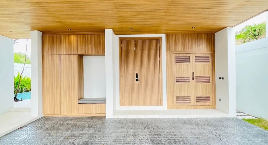 For rent 4 bedrooms villa in Mueang Phuket, Phuket