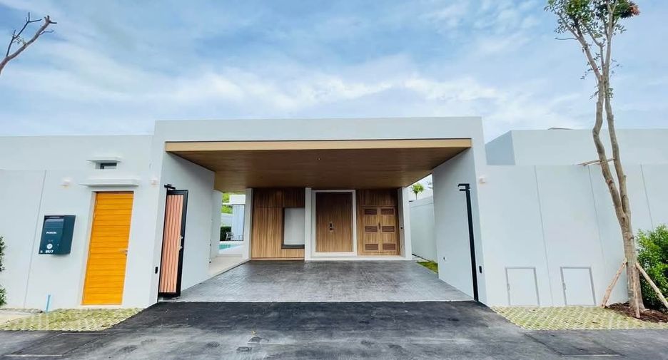 For rent 4 bedrooms villa in Mueang Phuket, Phuket