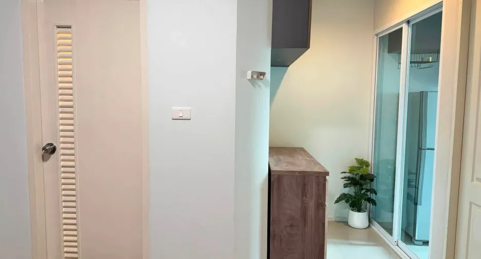 For sale 1 bed condo in Mueang Samut Prakan, Samut Prakan