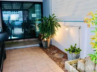 À louer 2 chambres maison de ville à Mueang Rayong, Rayong