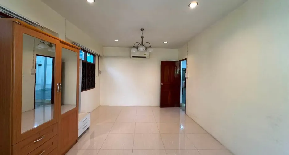 For rent 3 bedrooms house in Sai Mai, Bangkok