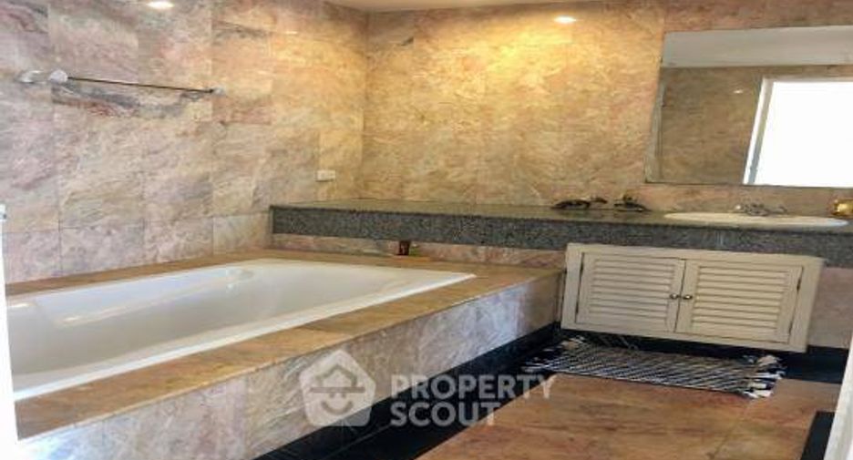 For sale 2 bedrooms condo in Watthana, Bangkok