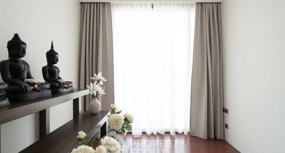 For sale 3 bedrooms condo in Watthana, Bangkok