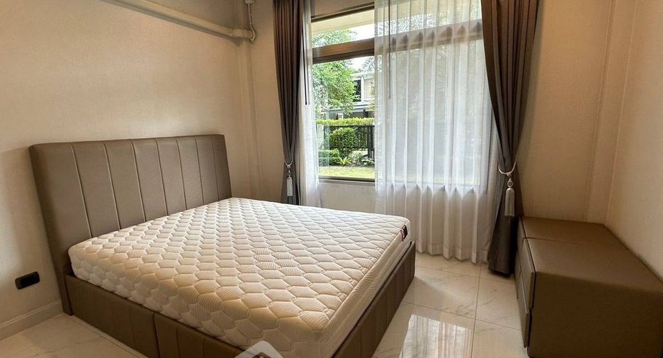 À louer 4 chambres maison à Lat Krabang, Bangkok