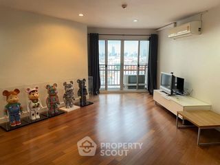 For rent 2 bedrooms condo in Yan Nawa, Bangkok