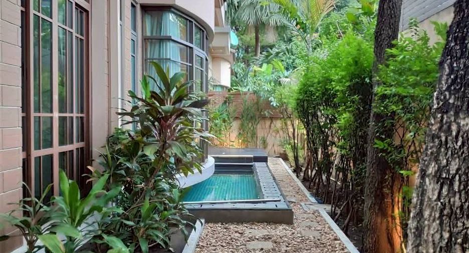 For rent 4 bedrooms house in Watthana, Bangkok
