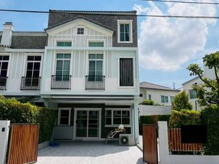 Casa adosada en alquiler y en venta de 3 habitaciones en Prawet, Bangkok