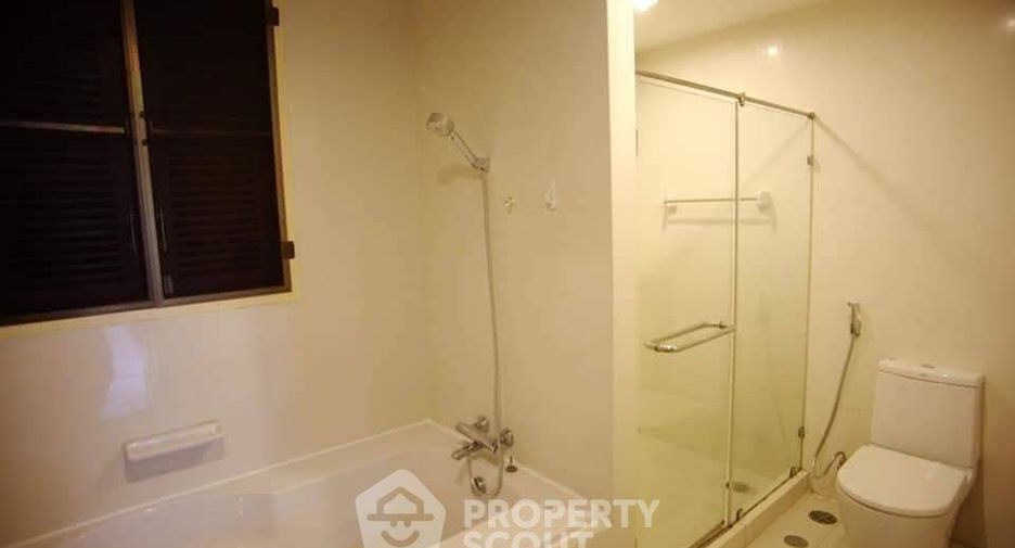 For sale 2 bedrooms condo in Huai Khwang, Bangkok