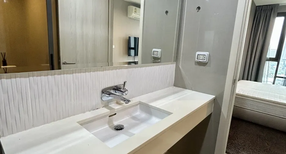 For rent 1 bed condo in Khlong Toei, Bangkok