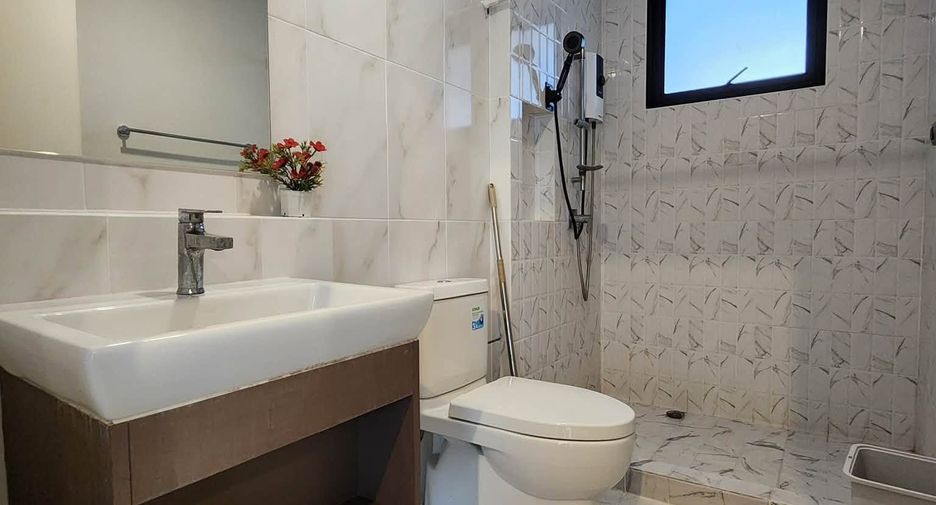 For rent 3 bedrooms townhouse in Bang Khen, Bangkok