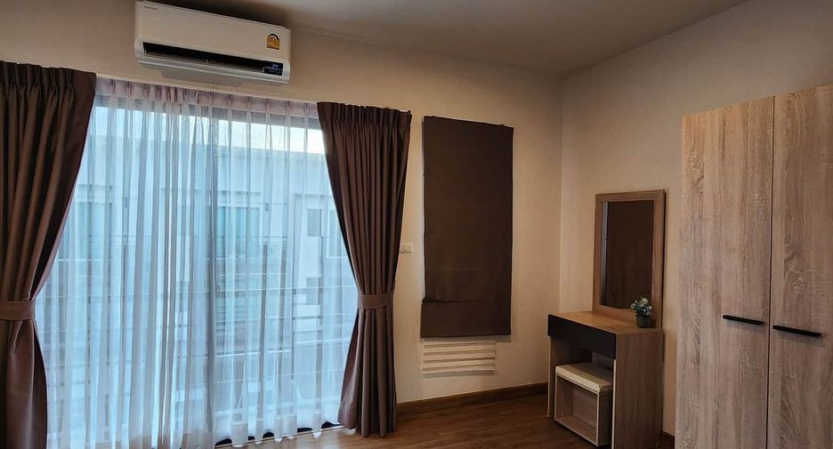 For rent 3 bedrooms townhouse in Bang Khen, Bangkok