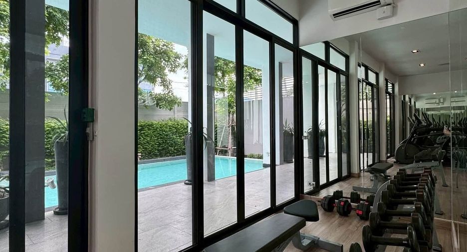 For rent 3 bedrooms townhouse in Bang Khen, Bangkok