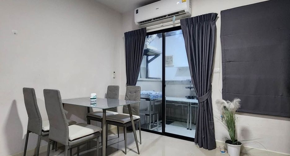 For rent 3 bedrooms townhouse in Bang Khen, Bangkok