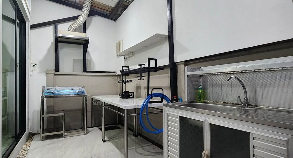 For rent 3 bedrooms townhouse in Bang Khen, Bangkok