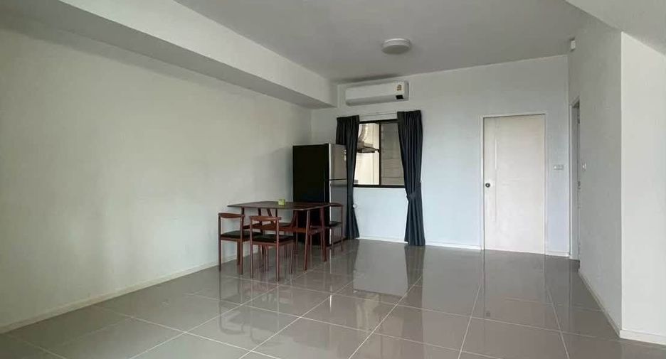For rent 3 bedrooms townhouse in Bang Khen, Bangkok