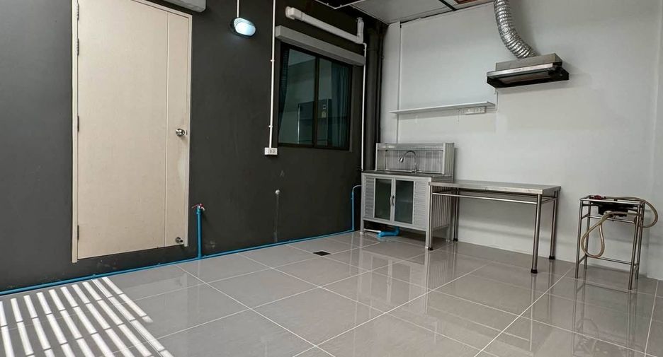For rent 3 bedrooms townhouse in Bang Khen, Bangkok