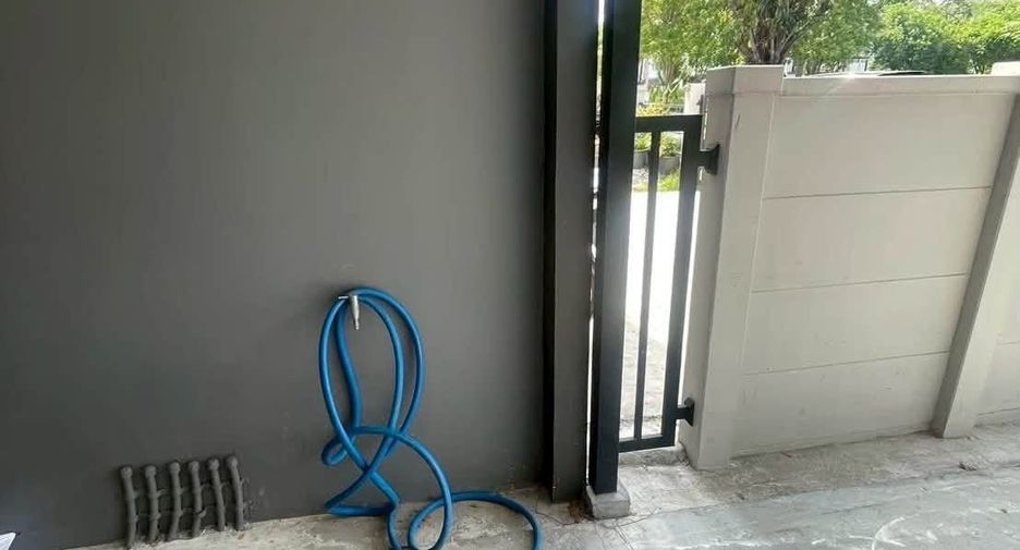 For rent 3 bedrooms townhouse in Bang Khen, Bangkok