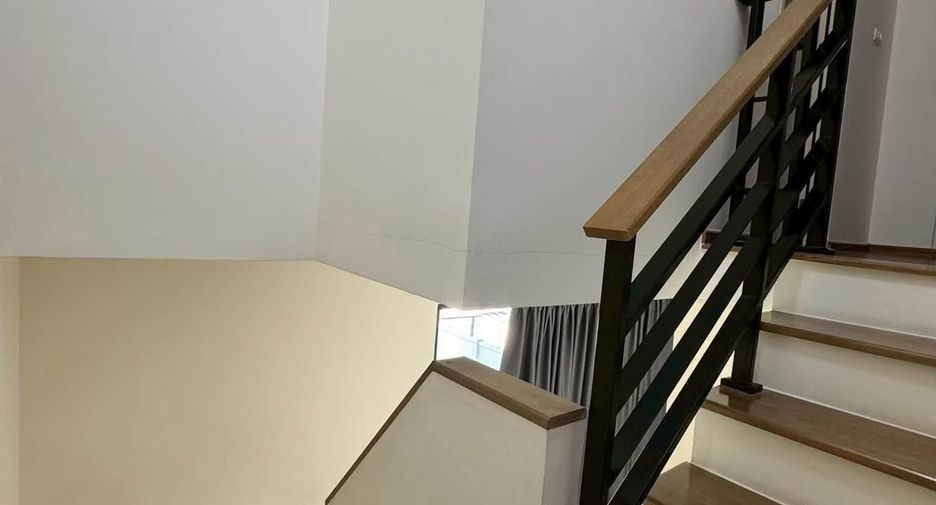 For rent 3 bedrooms townhouse in Bang Khen, Bangkok
