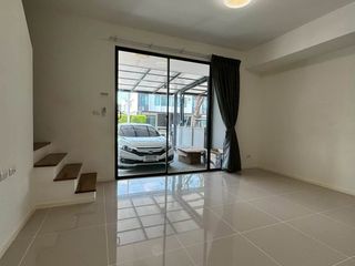 For rent 3 bedrooms townhouse in Bang Khen, Bangkok