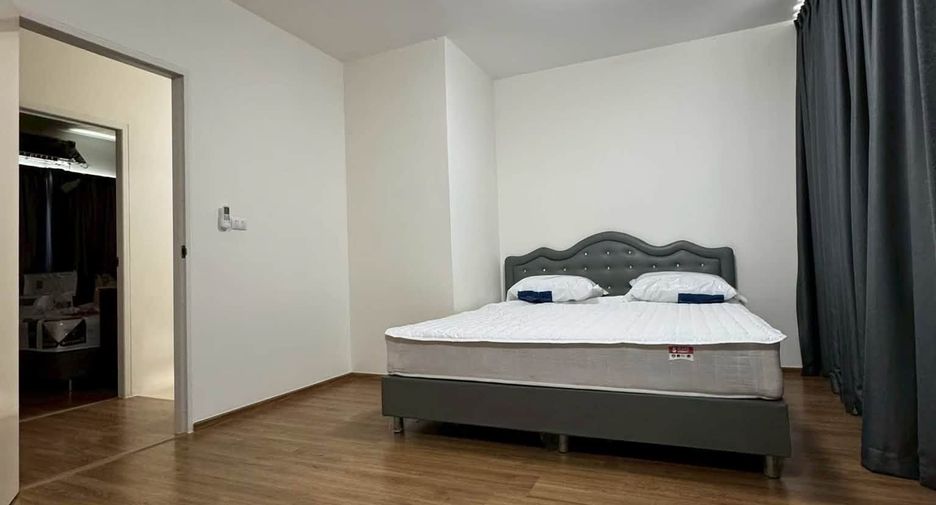 For rent 3 bedrooms townhouse in Bang Khen, Bangkok
