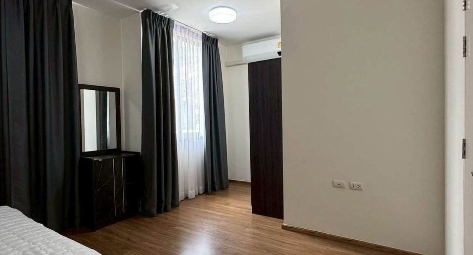 For rent 3 bedrooms townhouse in Bang Khen, Bangkok