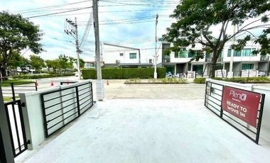 For rent 3 bedrooms townhouse in Bang Khen, Bangkok