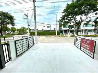 For rent 3 bedrooms townhouse in Bang Khen, Bangkok