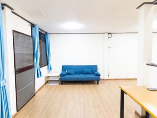For rent 4 bedrooms townhouse in Huai Khwang, Bangkok