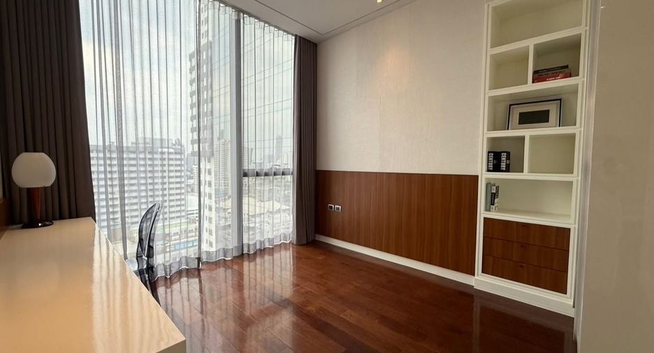 For rent 2 bedrooms condo in Khlong Toei, Bangkok
