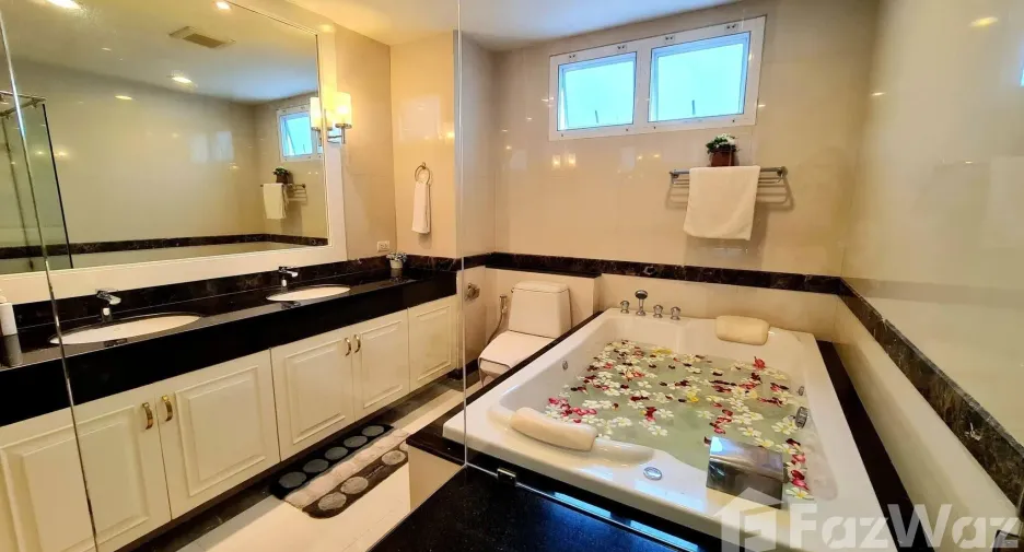 Apartamento en alquiler de 4 habitaciones en Watthana, Bangkok
