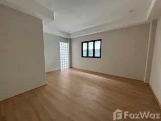 For rent 3 bedrooms townhouse in Phra Khanong, Bangkok