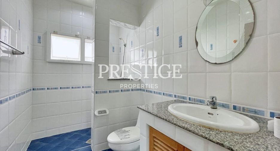 Casa en alquiler de 3 habitaciones en Bang Lamung, Chonburi